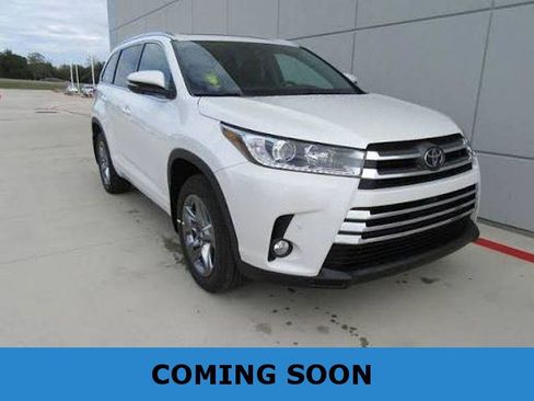 Used 2017 Toyota Highlander Limited FWD image 1