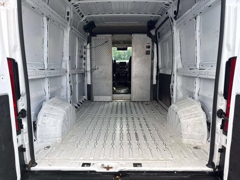 Used 2023 RAM ProMaster 2500 w/ Convenience Group FWD image 8