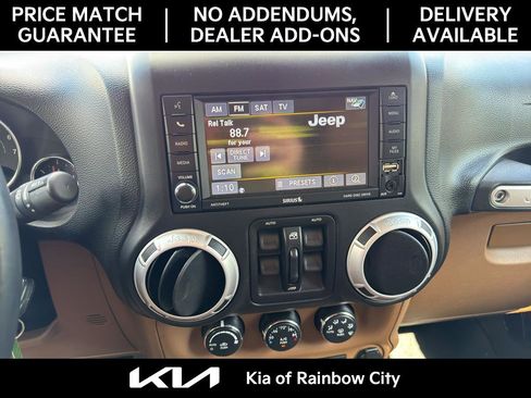 Used 2013 Jeep Wrangler Unlimited Rubicon w/ Connectivity Group image 19