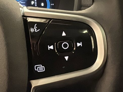 Used 2025 Volvo XC90 B6 Plus image 14