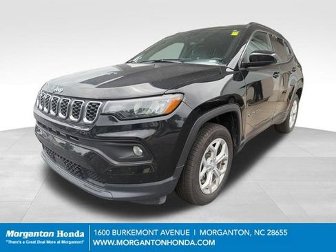 Used 2024 Jeep Compass Latitude AWD/4WD image 2