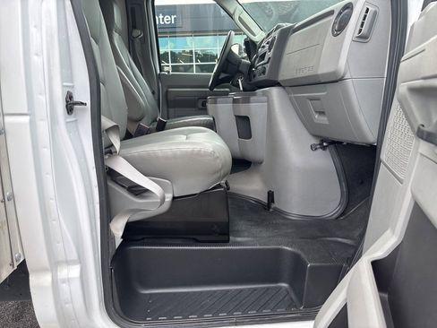Used 2022 Ford E-350 and Econoline 350 Super Duty w/ Power Windows & Locks Group image 34