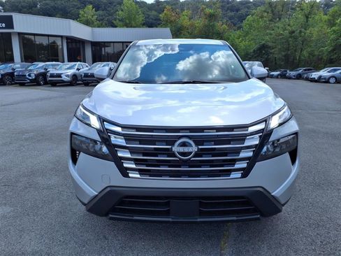 Certified 2025 Nissan Rogue SV image 12