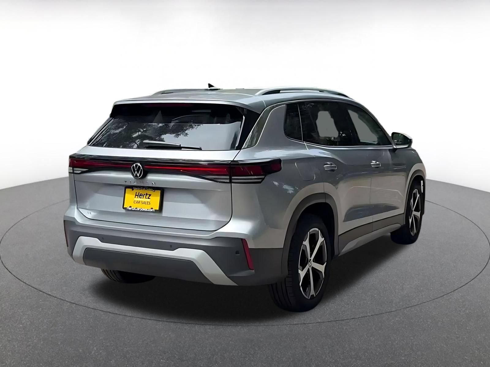 Used 2026 Volkswagen Tiguan SE FWD image 14