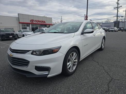 Used 2017 Chevrolet Malibu LT image 4