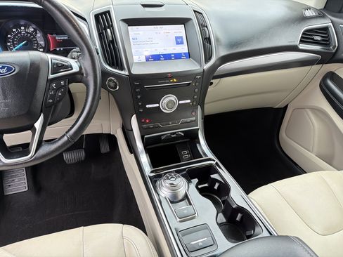 Used 2019 Ford Edge Titanium image 30