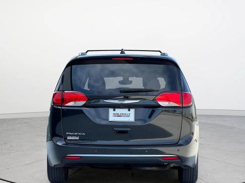 Used 2019 Chrysler Pacifica Touring-L FWD image 5