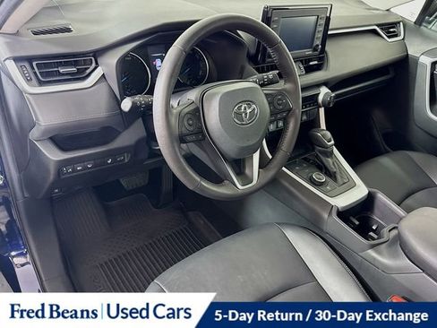 Used 2022 Toyota RAV4 XLE Premium image 9