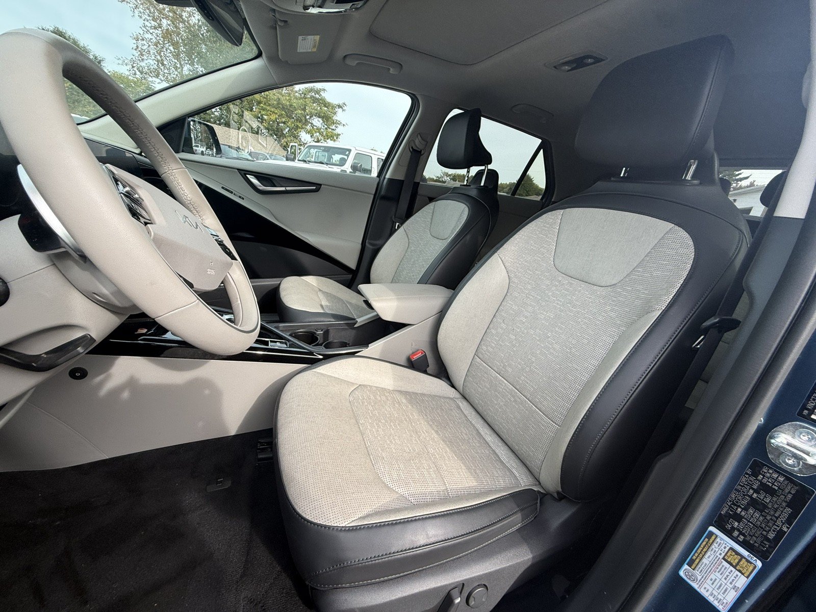 Used 2023 Kia Niro Wave FWD image 9