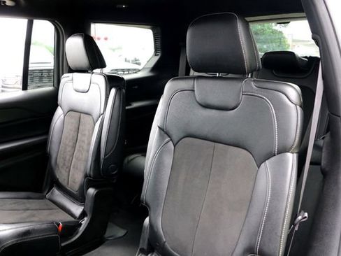 Used 2025 Jeep Grand Cherokee L Altitude RWD image 25
