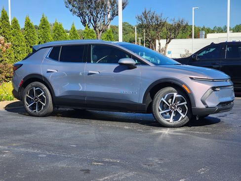 New 2026 Chevrolet Equinox EV LT image 3