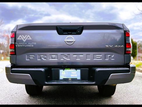 Used 2024 Nissan Frontier SV image 10