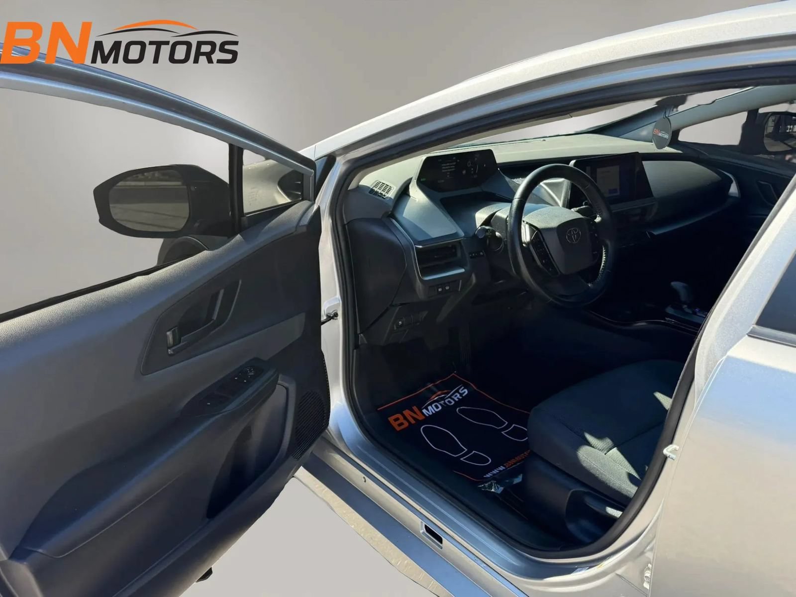 Used 2023 Toyota Prius LE FWD image 10