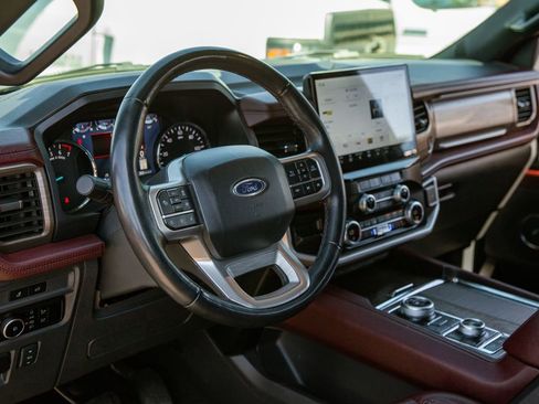 Used 2024 Ford Expedition Limited AWD/4WD image 10