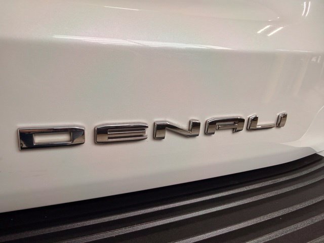 Used 2021 GMC Yukon Denali w/ Denali Premium Package AWD/4WD image 14