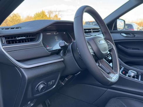 New 2025 Jeep Grand Cherokee L Altitude image 2