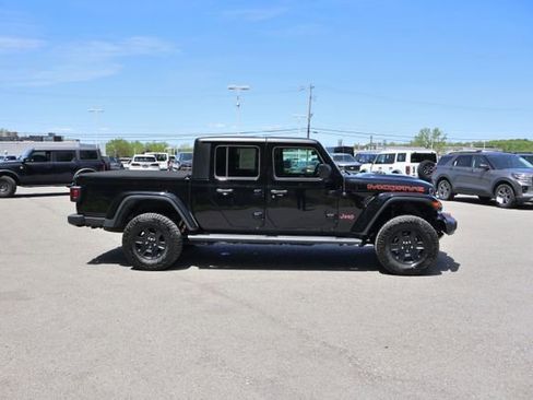 Used 2023 Jeep Gladiator Mojave w/ Cold Weather Group AWD/4WD image 9