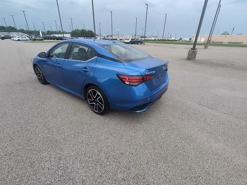 Used 2025 Nissan Sentra SR w/ SR Premium Package FWD image 9