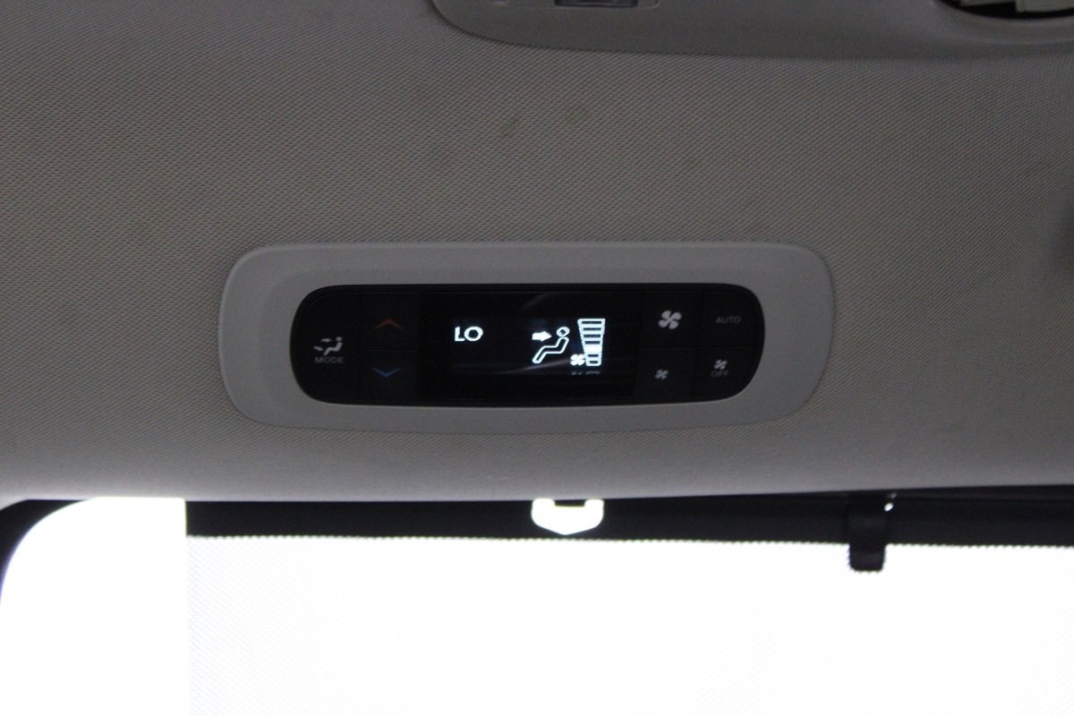 Used 2023 Chrysler Pacifica Touring-L FWD image 23