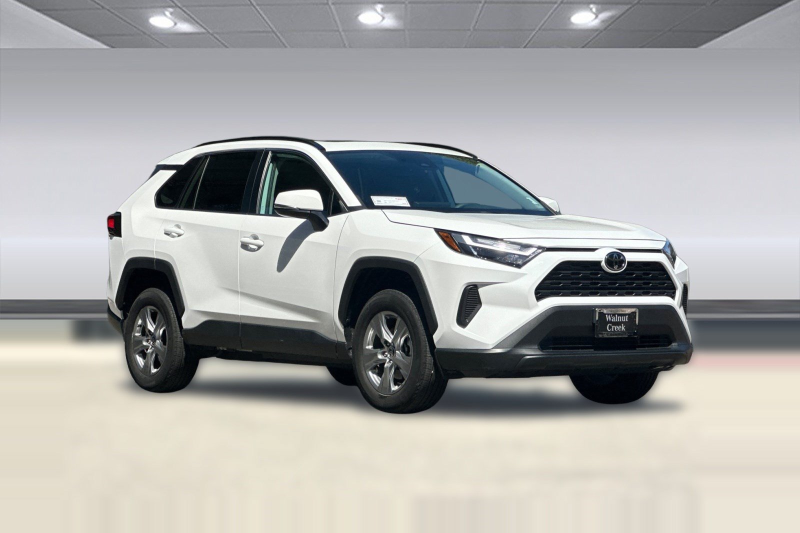 Used 2024 Toyota RAV4 XLE w/ Convenience Package FWD image 7