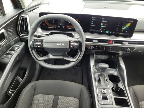 New 2026 Kia Sorento LX FWD image 13
