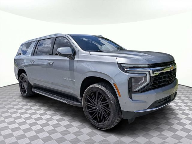 Used 2025 Chevrolet Suburban LS AWD/4WD image 2