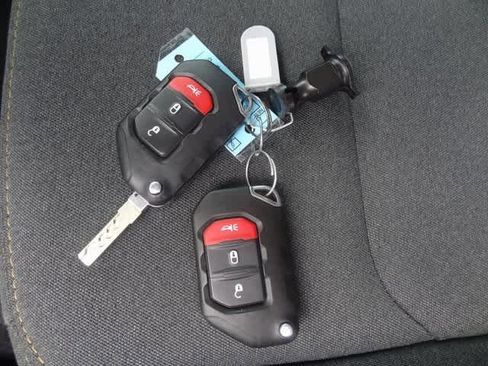 Used 2024 Jeep Wrangler Sport S image 39