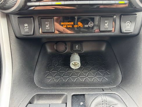 Used 2022 Toyota RAV4 XLE image 24