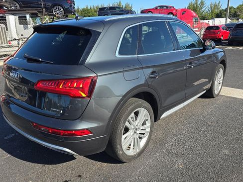 Used 2019 Audi Q5 2.0T Premium Plus w/ Premium Plus Package AWD/4WD image 2
