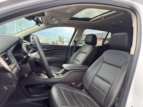 Used 2023 GMC Acadia Denali w/ Denali Technology Package FWD image 10