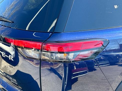 New 2026 Nissan Pathfinder Platinum AWD/4WD image 10