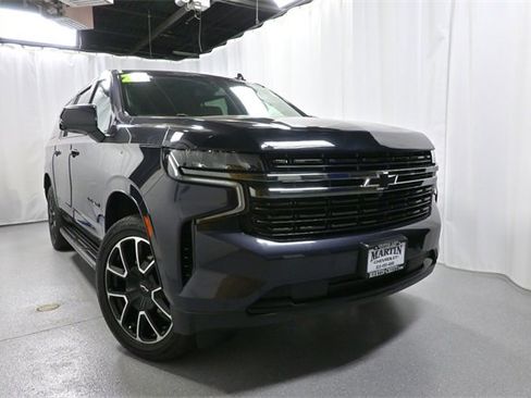 Certified 2022 Chevrolet Suburban RST w/ Sport Performance Package image 2