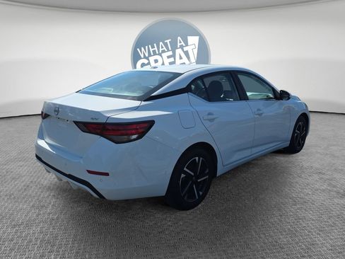 Used 2024 Nissan Sentra SV FWD image 3