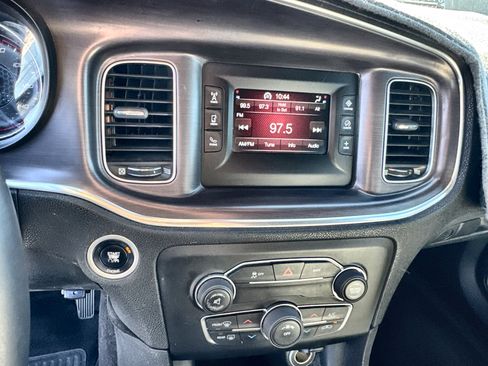 Used 2016 Dodge Charger SE image 13