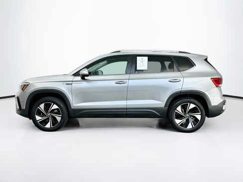 Used 2023 Volkswagen Taos SE AWD/4WD image 4
