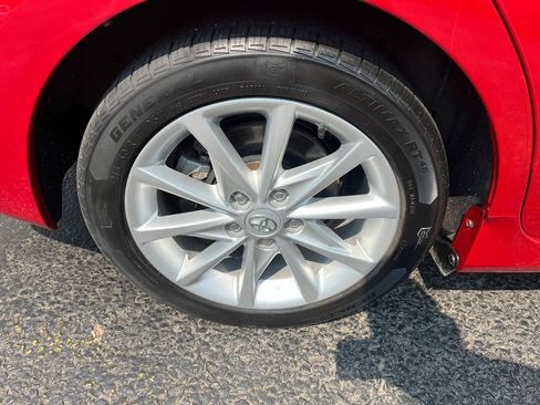 Used 2014 Toyota Prius V Five FWD image 13