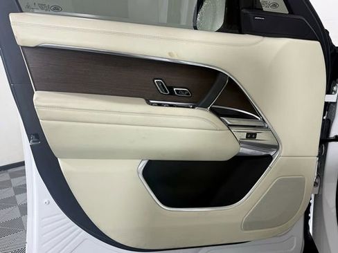 Used 2023 Land Rover Range Rover Long Wheelbase SE image 26