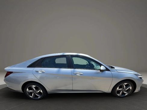 Used 2023 Hyundai Elantra SEL w/ Convenience Package FWD image 4