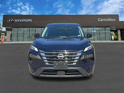 Used 2025 Nissan Rogue SV FWD image 2