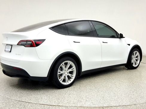 Used 2022 Tesla Model Y Long Range AWD/4WD image 5