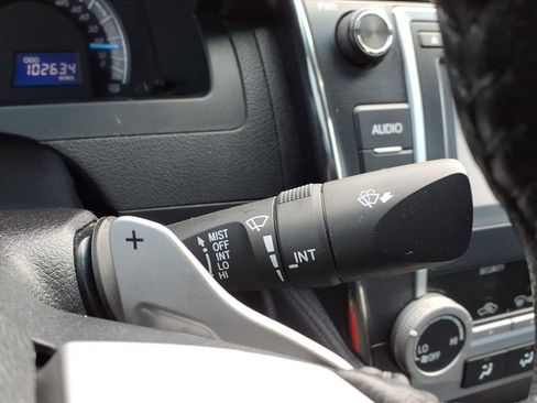 Used 2014 Toyota Camry L image 27