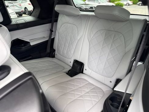 Used 2024 BMW X7 xDrive40i w/ Premium Package AWD/4WD image 12