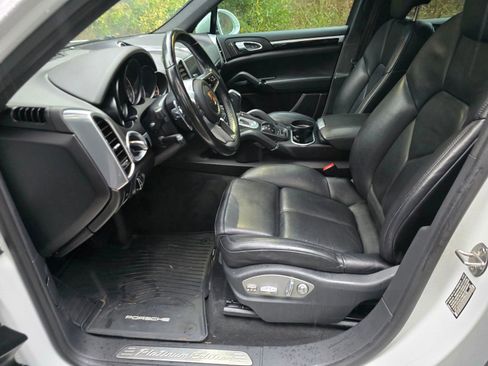 Used 2017 Porsche Cayenne Platinum Edition image 19