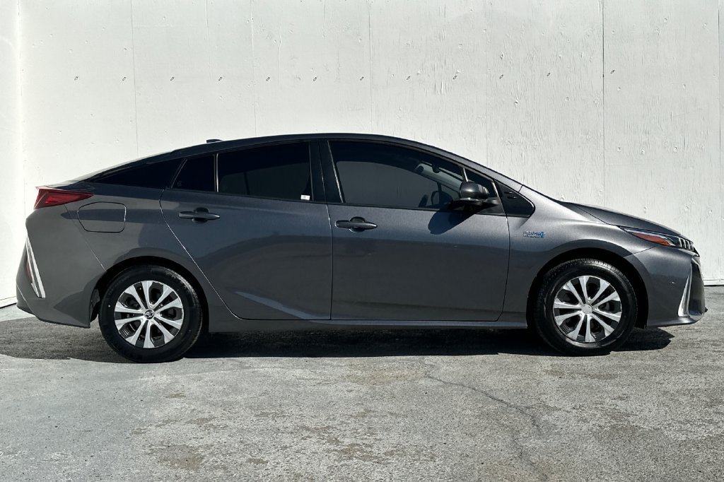 Used 2021 Toyota Prius Prime XLE FWD image 2