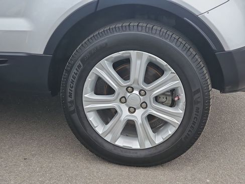 Used 2019 Land Rover Range Rover Evoque SE Premium image 38