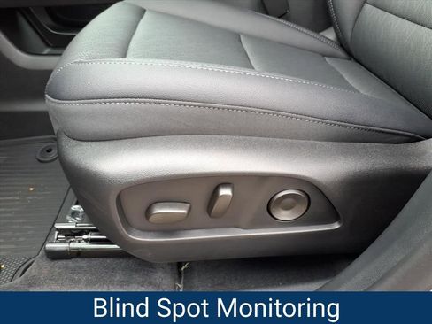 New 2026 Chevrolet Equinox LT w/ Safety and Technology Package FWD image 4