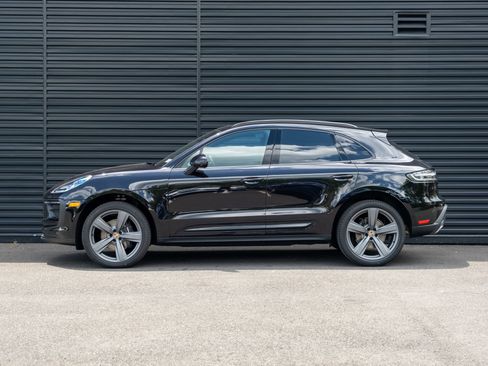 Certified 2025 Porsche Macan image 2