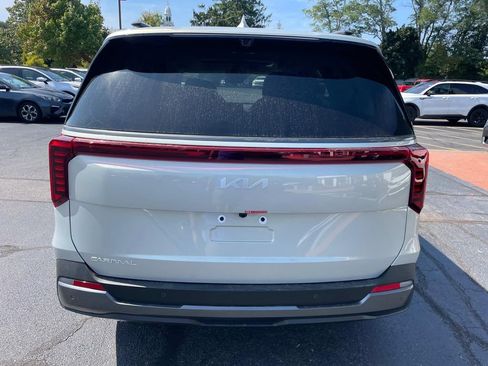 New 2025 Kia Carnival SX Prestige image 3