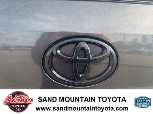 Used 2023 Toyota Highlander XLE image 11