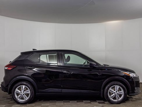 Used 2022 Nissan Kicks S FWD image 11